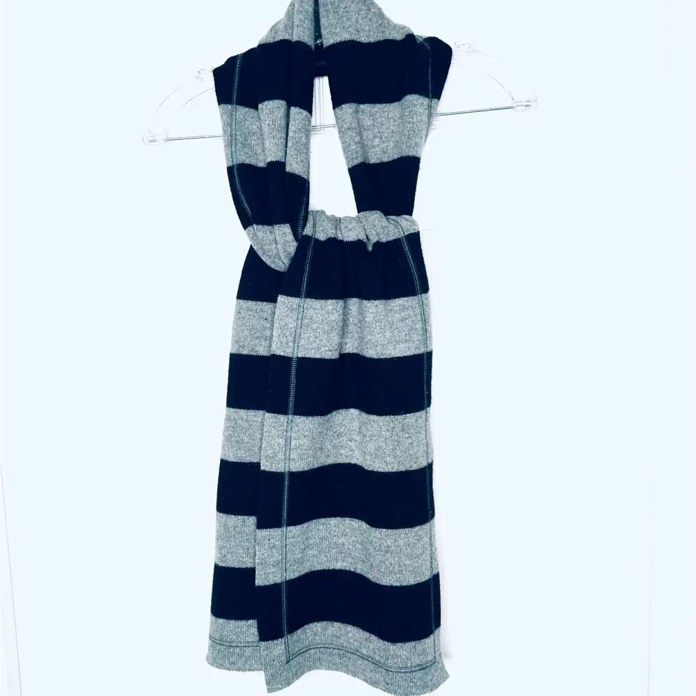 Stylish Black and Gray Men's Scarf 10” x 70”Wool double